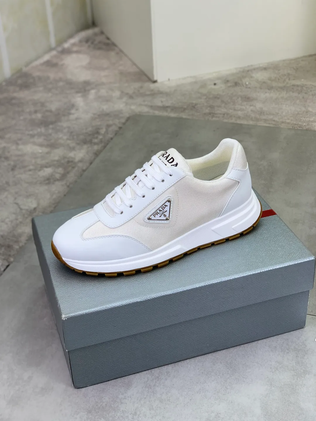 Men's men's shoes P560💰 [Real Price] Popular models are on the official website, 🆘 Trendy brand (Prada) mainly promotes popular models, avant-garde and versatile fashionable men's shoes private version mold opening, cowhide surface splicing 1:1.. Stylish and simple, original imported cowhide lining cowhide feet; the atmosphere and personality are more fashionable, eye-catching and pursuing class. It will subvert the old ideas and be a must-have for fashionistas who want to spend time with you! Must keep it! Tall and comfortable, large and low, high-end quality workmanship. Code number: 38-44 (45 customized) 2️⃣ optional.